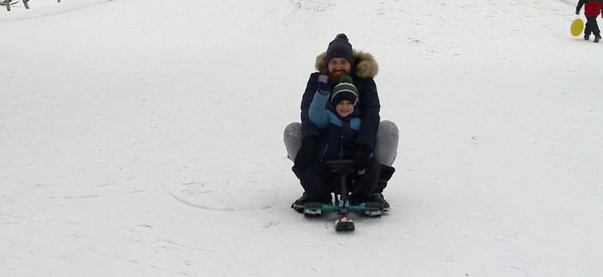 дети зима горка