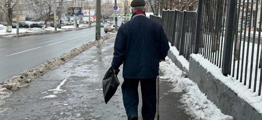 пенсионер клюшка лед зима снег