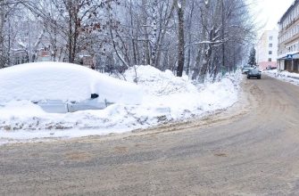 автомобиль под снегом брошенный